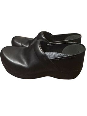 Dansko Black Leather Slip-On Shoes Clogs Size 39 Non Slip Unisex